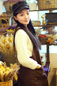 《小荡货奶真大水多好紧》